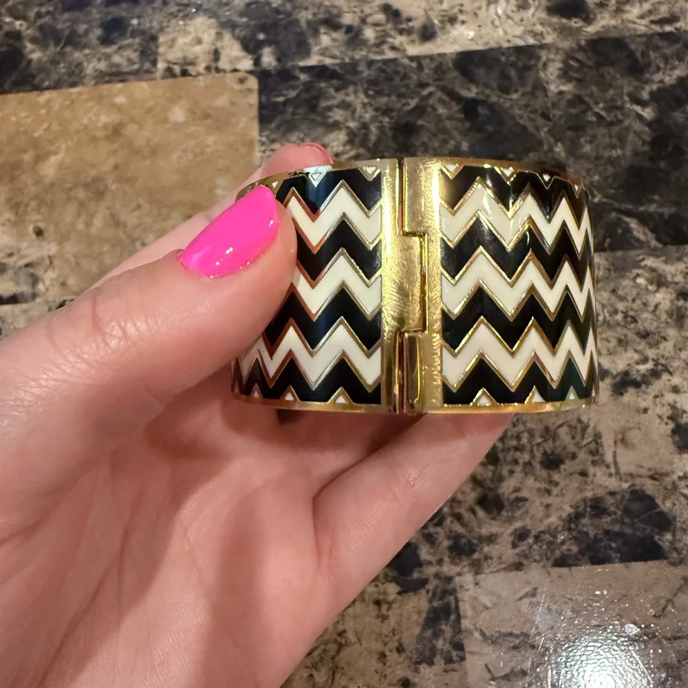 Kate Spade La Vida Loca Hinged Bangle - Picture 7 of 13